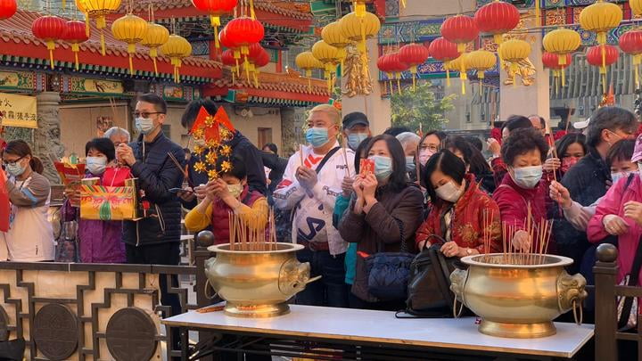 入廟後先拜當年太歲。