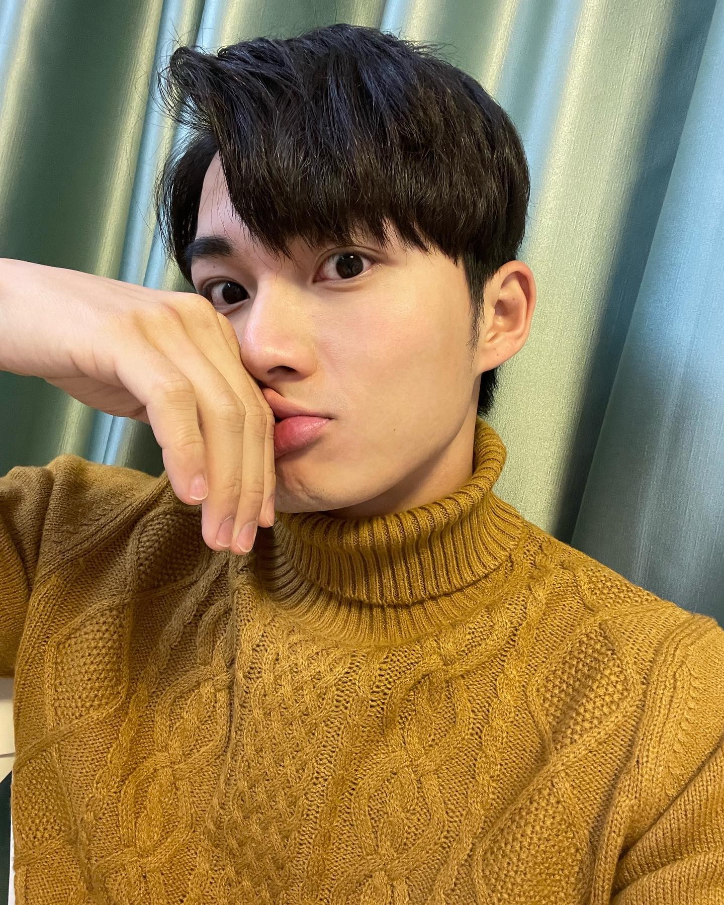 周嘉洛入行短短7年極速上位。