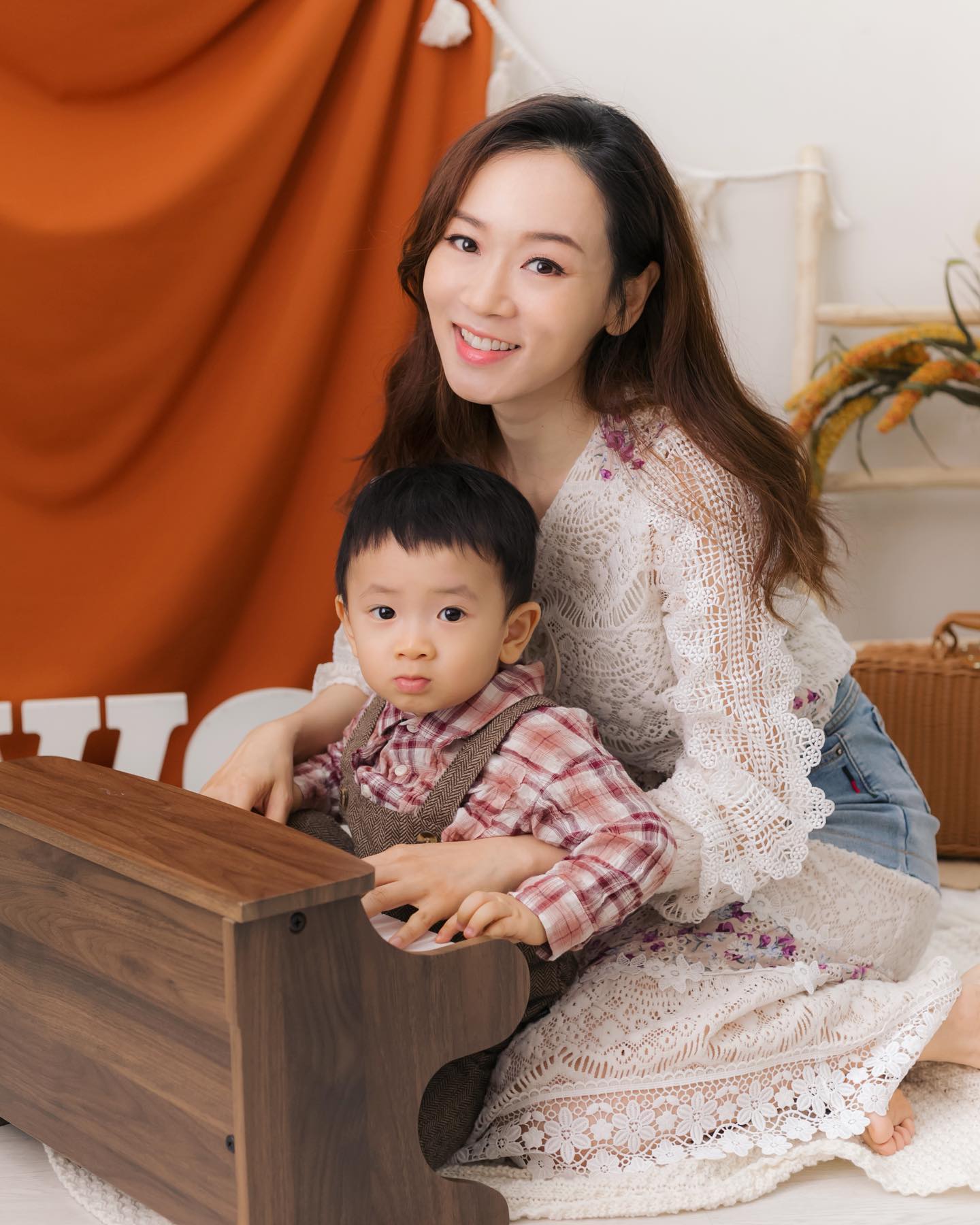 楊思琦至今未有公開兒子父親的身份，因此被指「虛擬老公」。