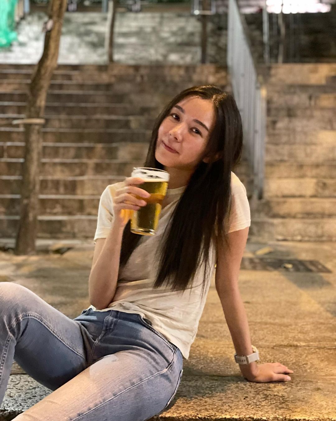 麥明詩被拍到與男友齊齊去北海道拍拖，除了戀情值得關注，兩人亦是十分貼地乘搭經濟艙。