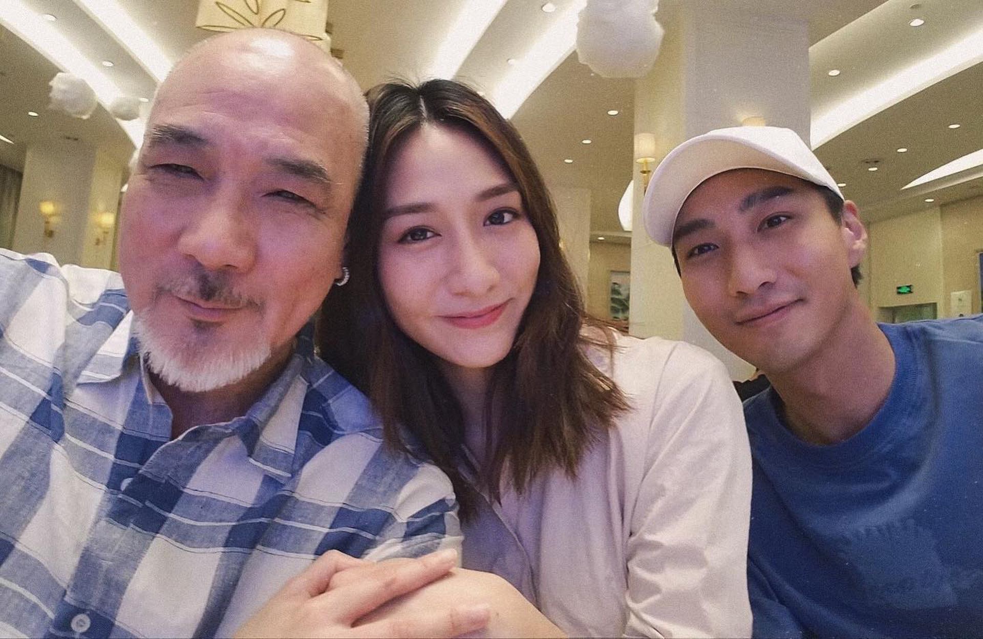 雖然雪梨與徐少強分手收場，但一對仔女與爸爸關係密切，相處融洽。