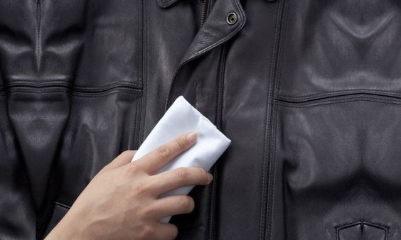 皮褸保養方法1:使用專用清潔劑