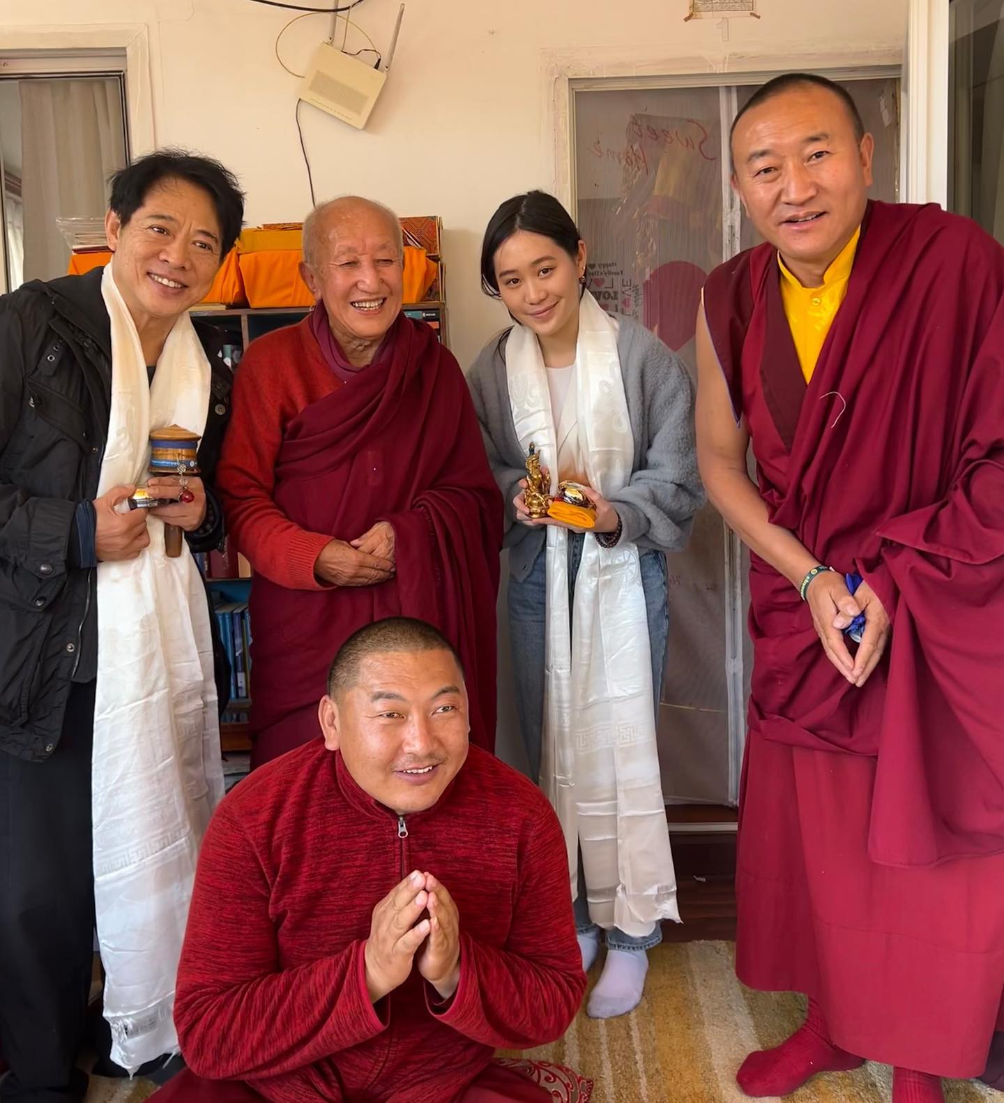李連杰氣色越來越好,看來他不拍戲休養後,狀態更勝從前。