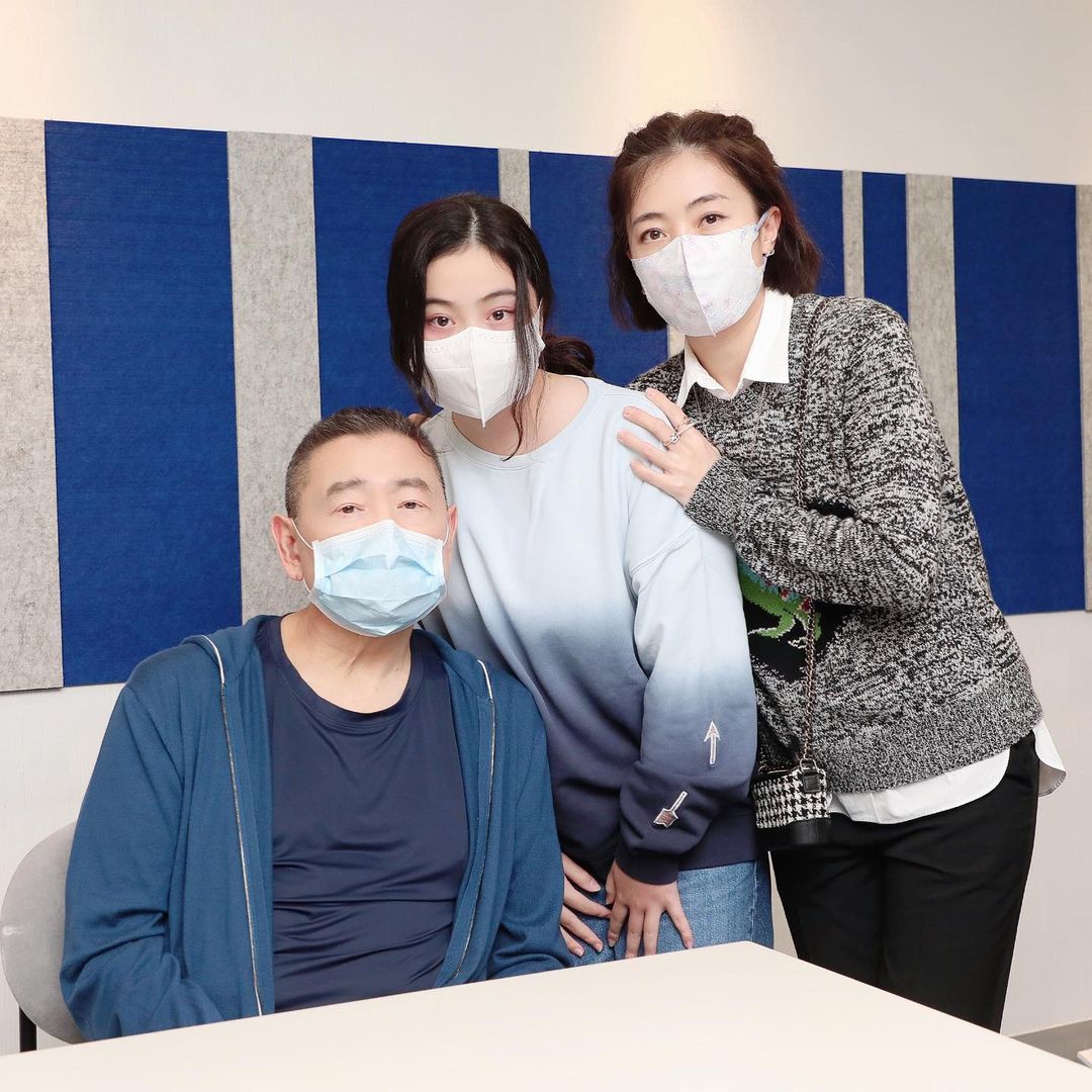 大劉劉鑾雄與甘比陳凱韻及兩人囡囡合照