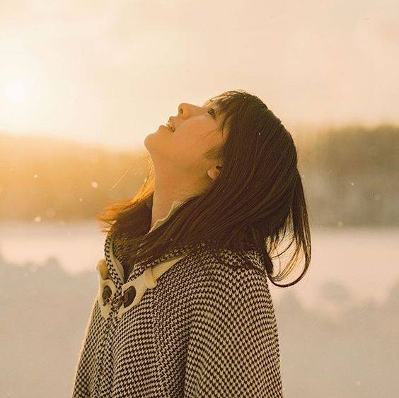 當你肯定自己是一個有價值的人時,你便不再讓自己陷入一段糟糕的感情。