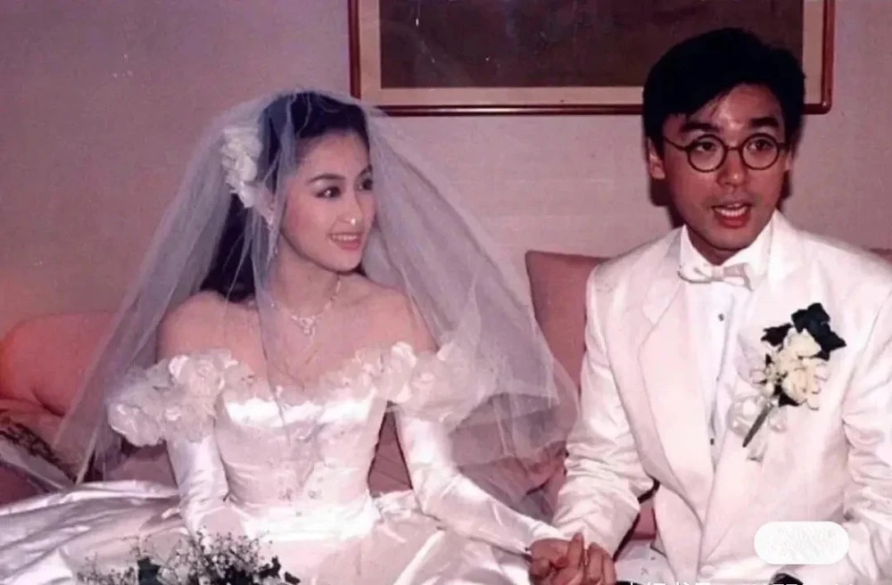 這段婚姻在1999年宣告結束