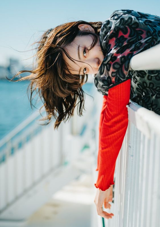 放在別人的手中,就意味著我們逃避了改善自身生活的能力和責任。