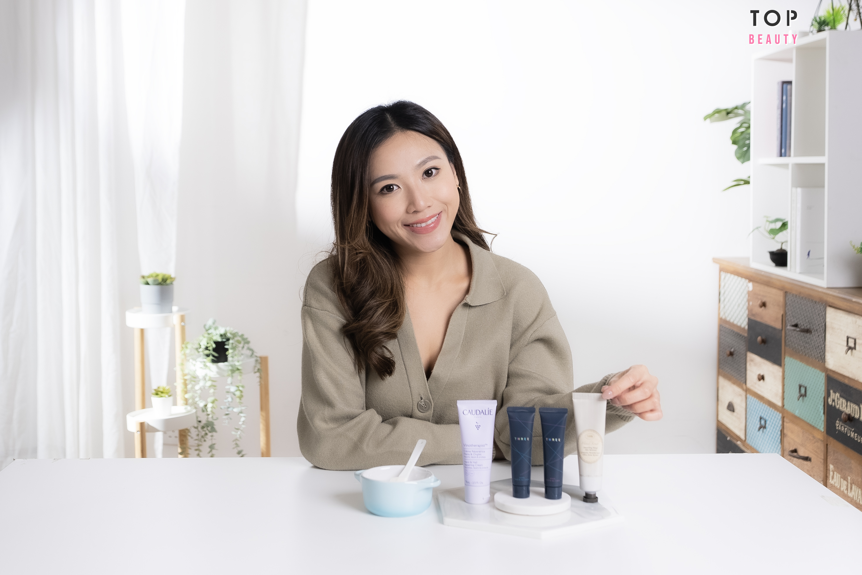 想回復手部白晢柔軟的話,今次美編Sabrina就分享了3招居家都輕鬆可做的護手貼士