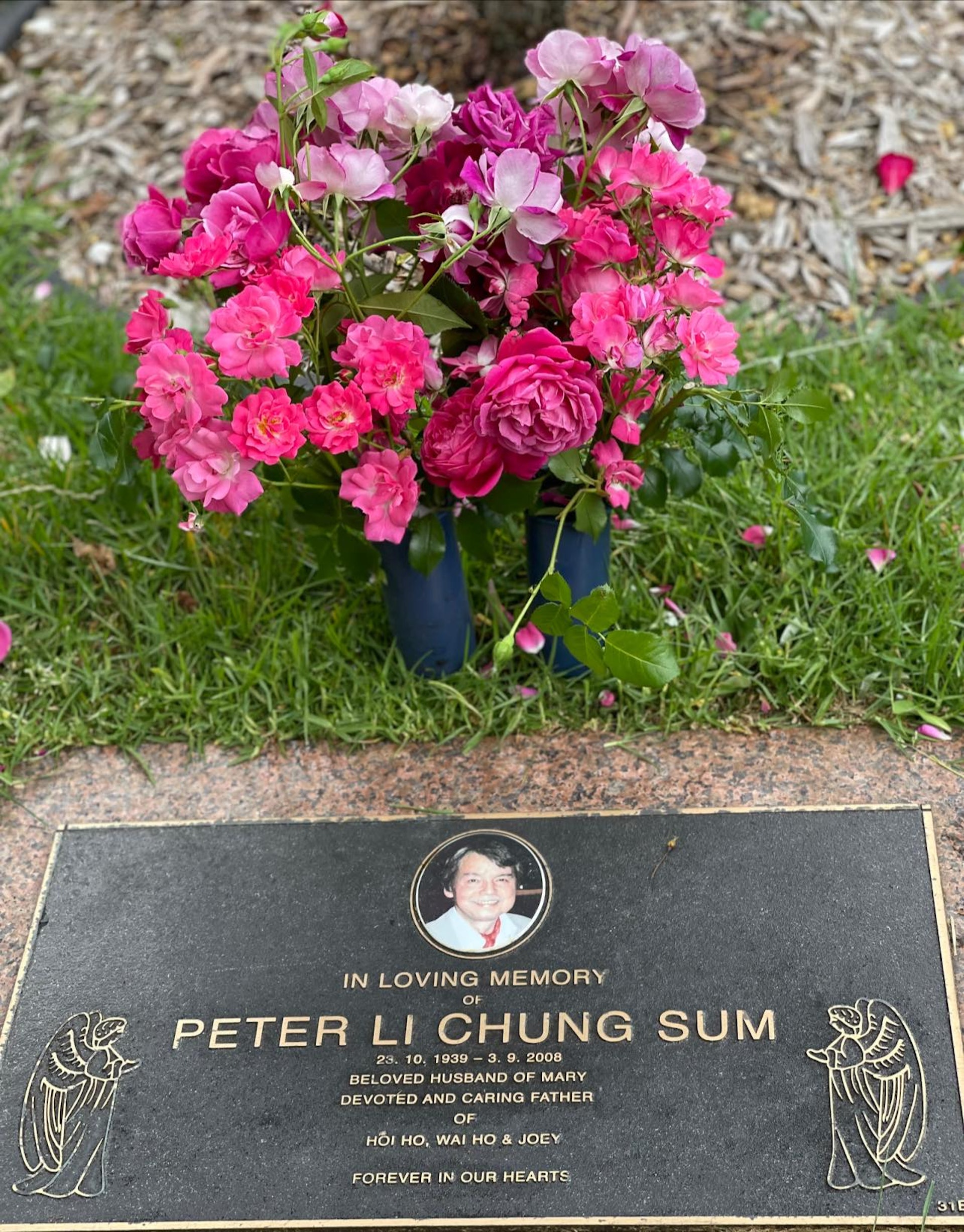 相中的張瑪莉帶著墨鏡，一身樸素打扮，看起來氣色不錯！