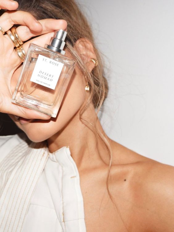 大衣內亦有一個很心機的藏香位置!