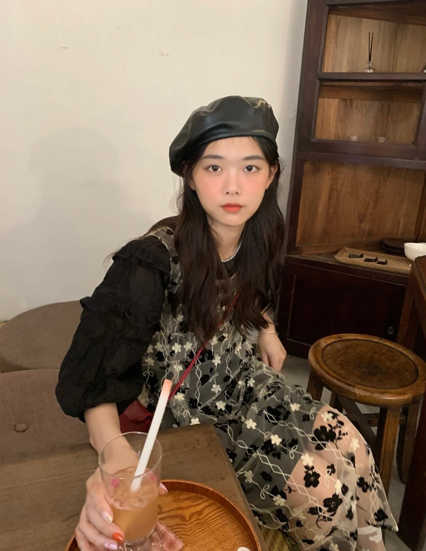 今天美編為大家整理4款適合戴貝雷帽的髮型