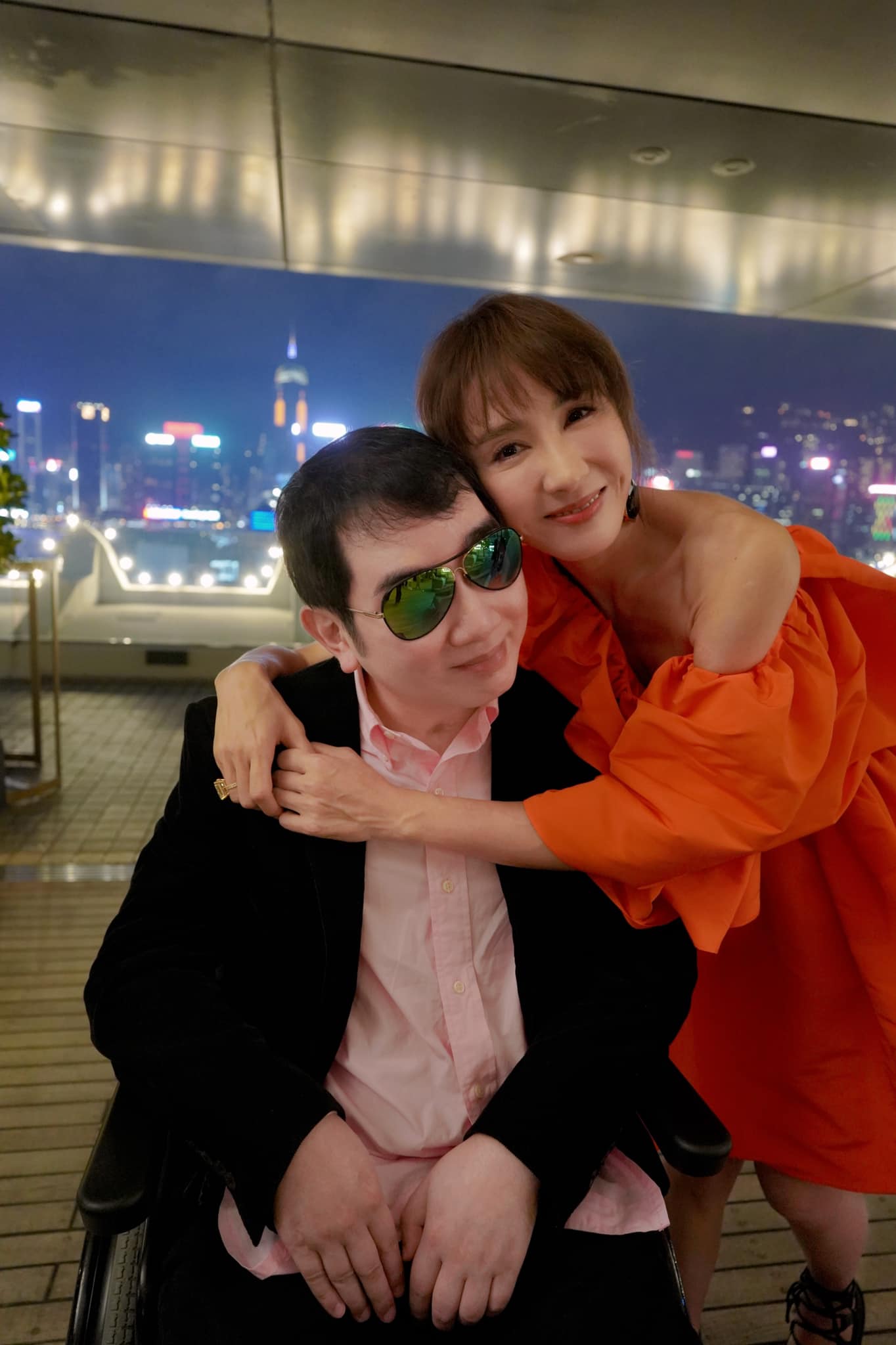 黎姿為延續胞弟黎嬰的夢想而放棄自己的演藝事業。