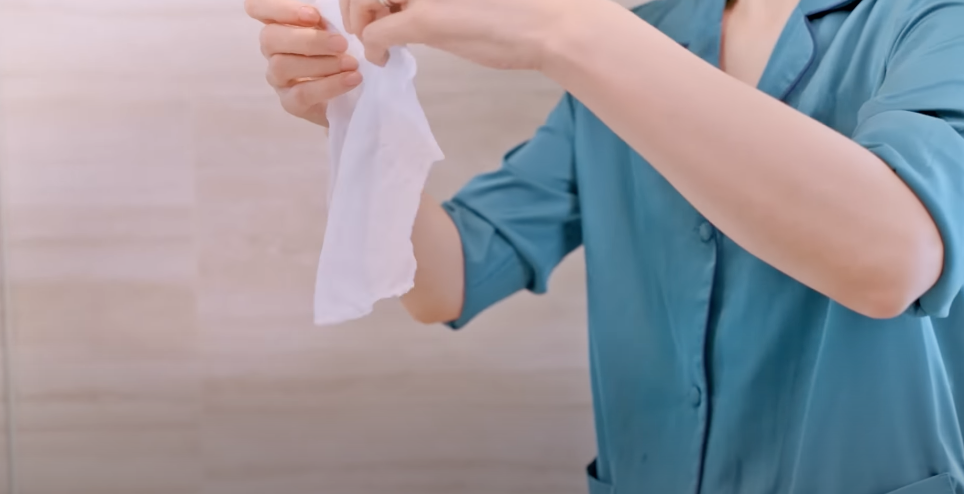 她表示平時無論是幫仔仔洗面、抹屁股,甚至是自己洗臉都會選用嬰兒專用濕潔淨棉。