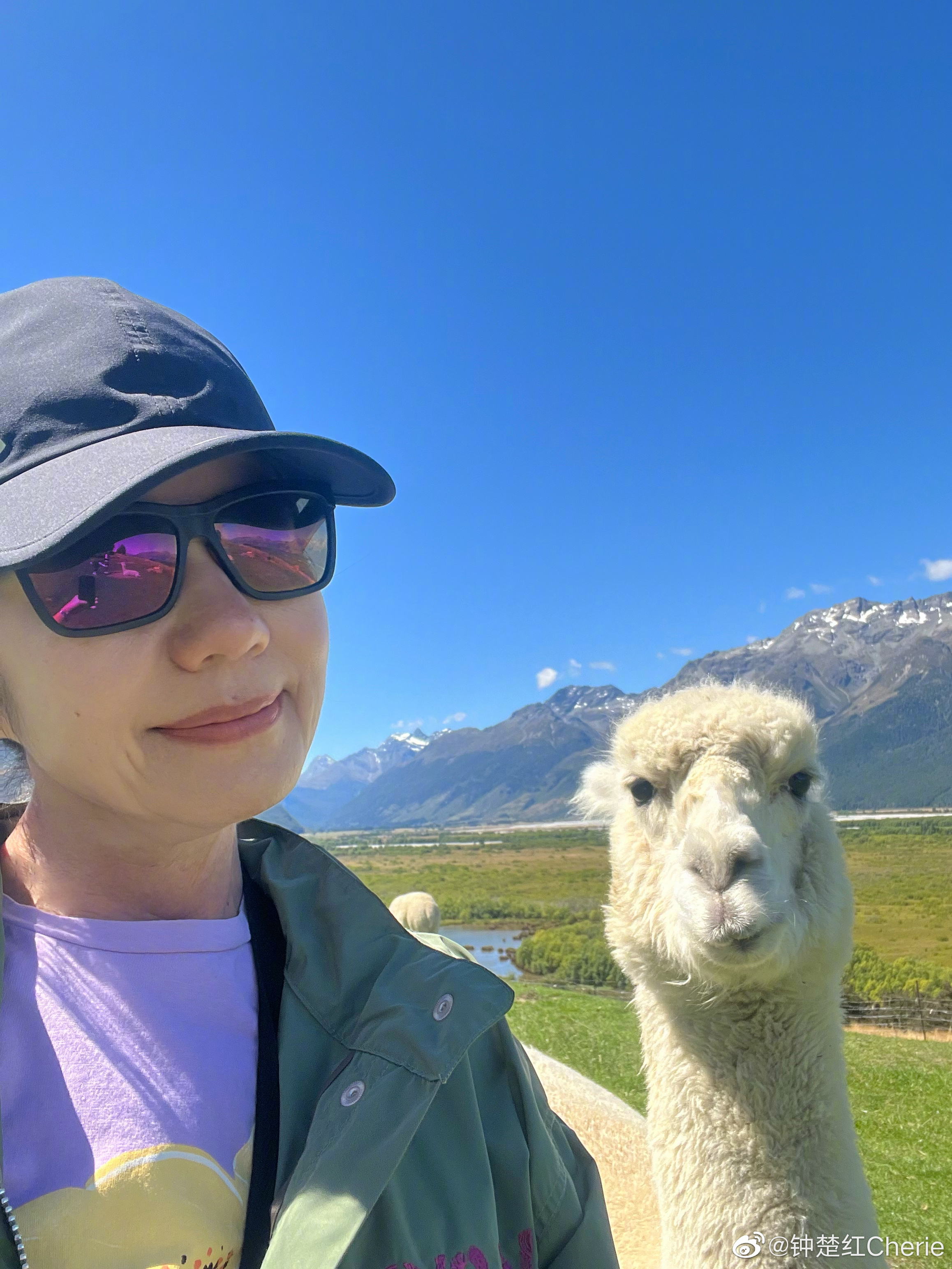 近日紅姑分享自己去紐西蘭旅行的近照