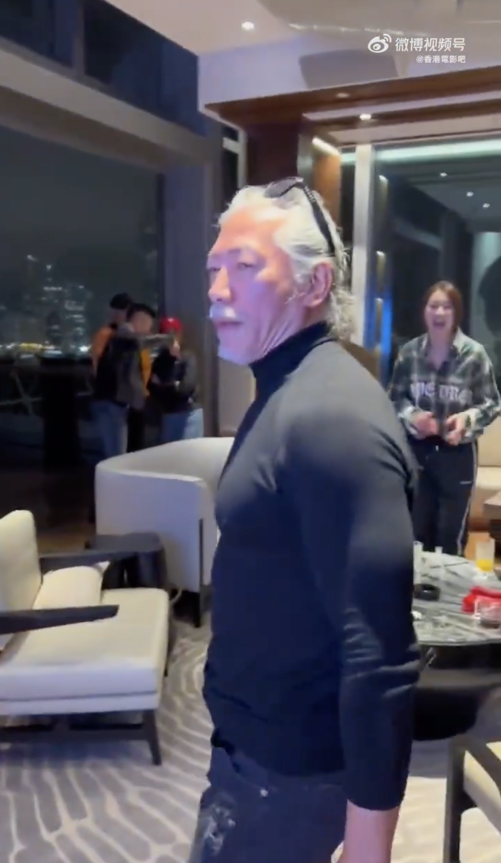 今年7月即將滿60歲的張耀揚雖然早已滿頭白髮