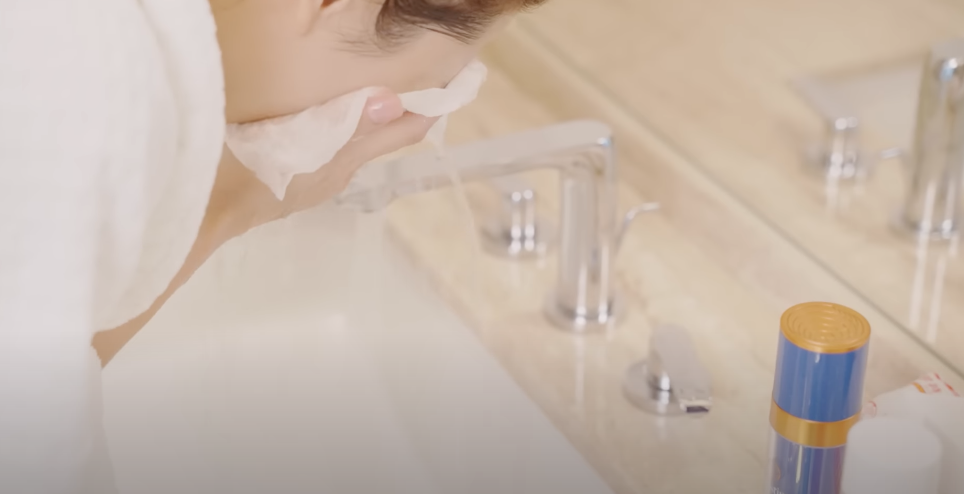 周勵淇雖然當上了媽媽,但平時也不忘護膚保養。