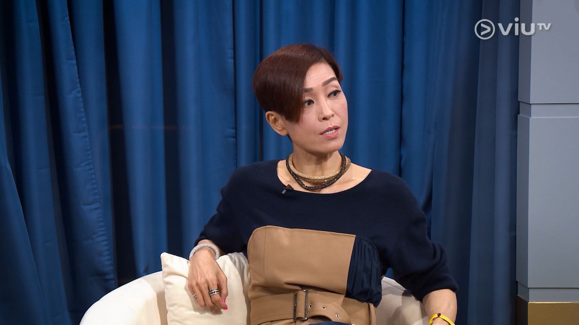 網民怒斥伍姑娘無禮貌