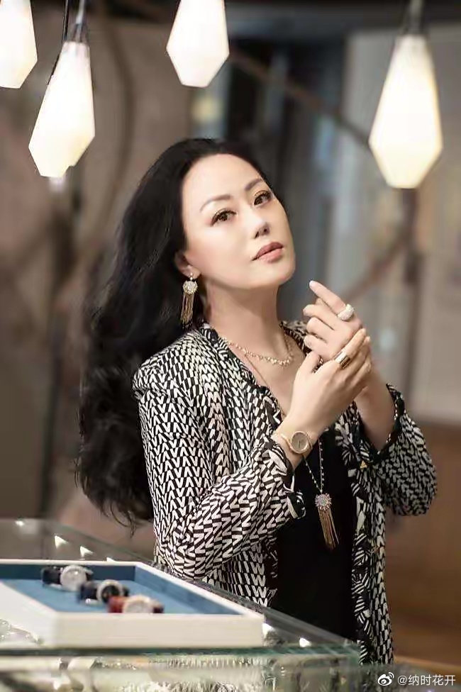 大搞直播成為「帶貨女王」