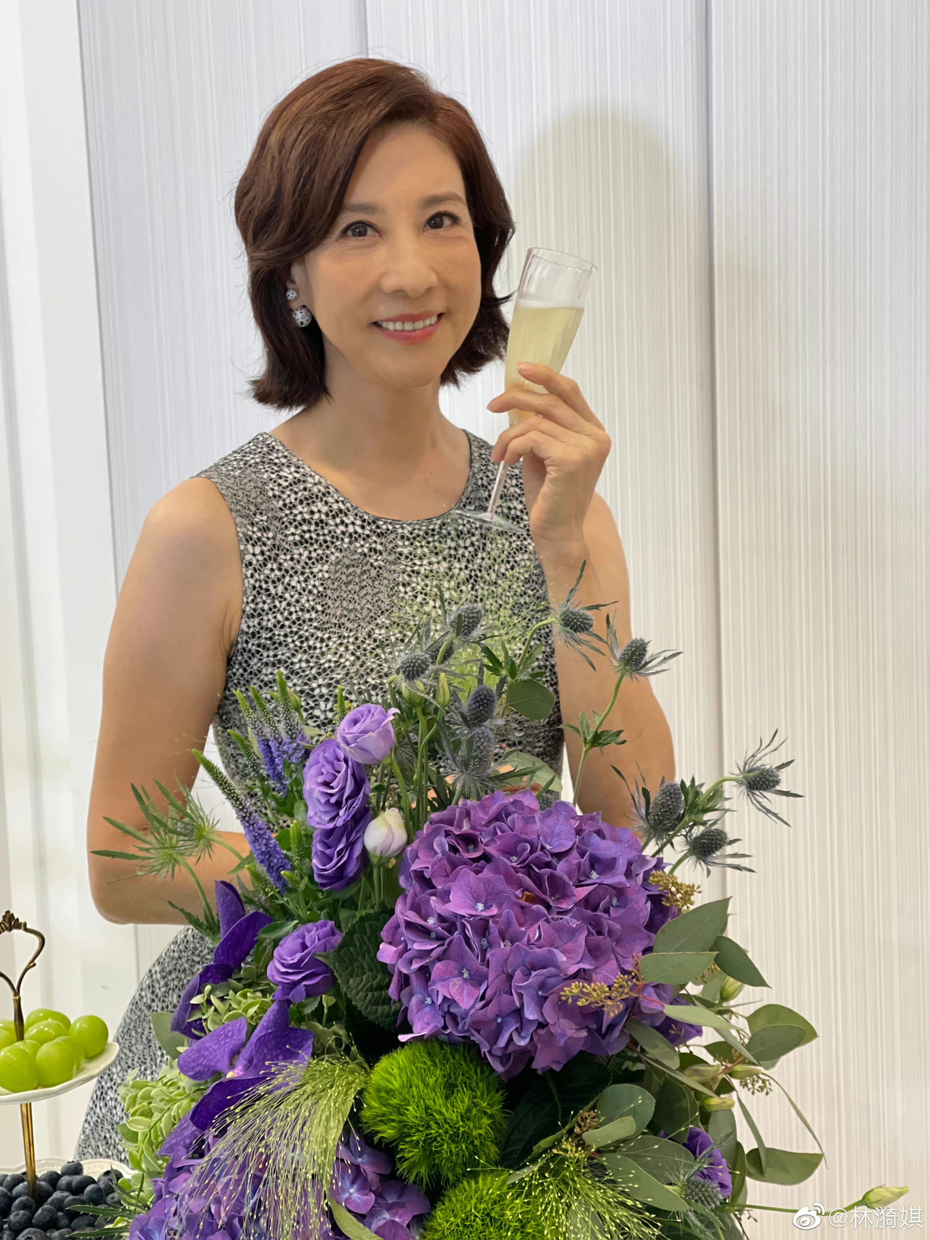 林漪娸於深水埗區長大,家中排行第四,其父親是一名經營成衣生意的商人。