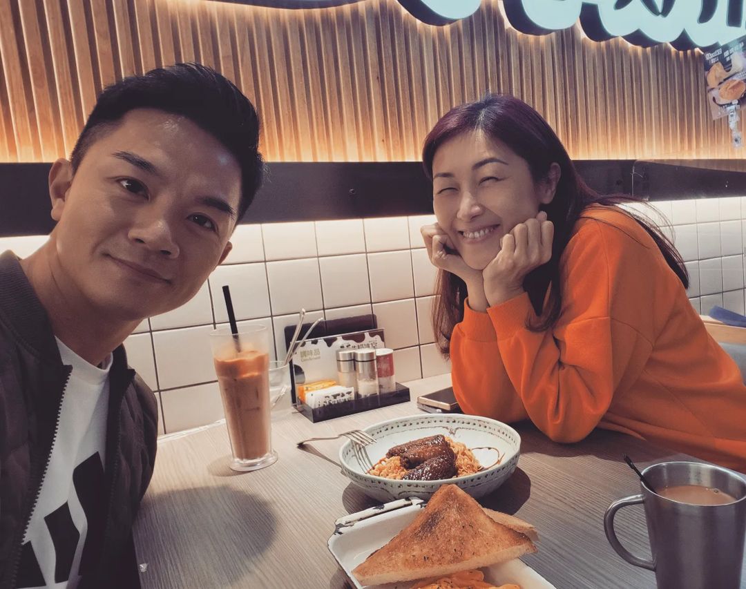 胡諾言曾坦言:「TVB給我最大的禮物,就是認識我的太太!」