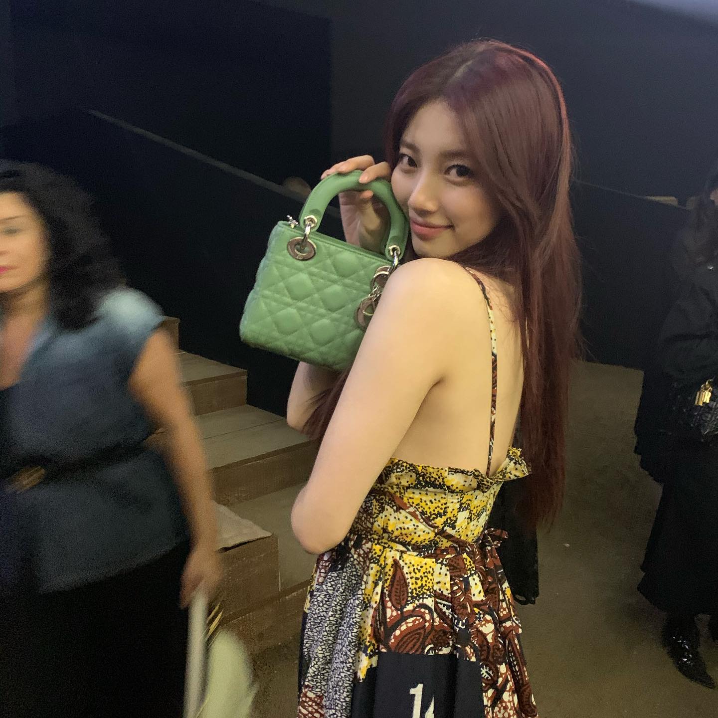 近年Dior的目標顧客有著年輕化的趨勢,為此Dior也出了各種尺寸及色系,令大家的選擇也更加豐富。