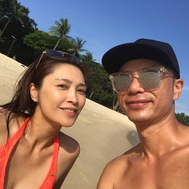 他曾直言幸得太太的支持與陪伴才能走過那段艱難的日子。