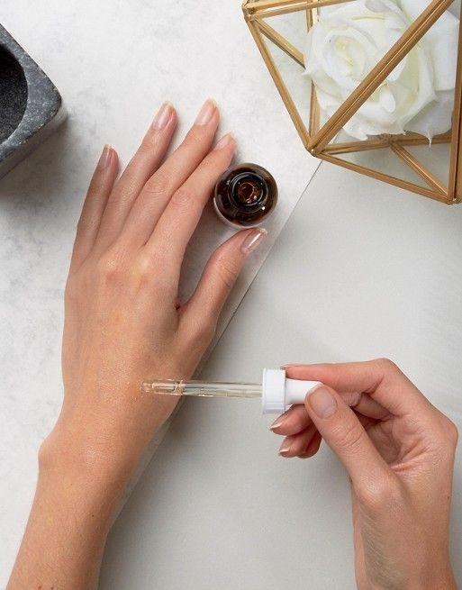 護膚油隱藏用法4:護甲