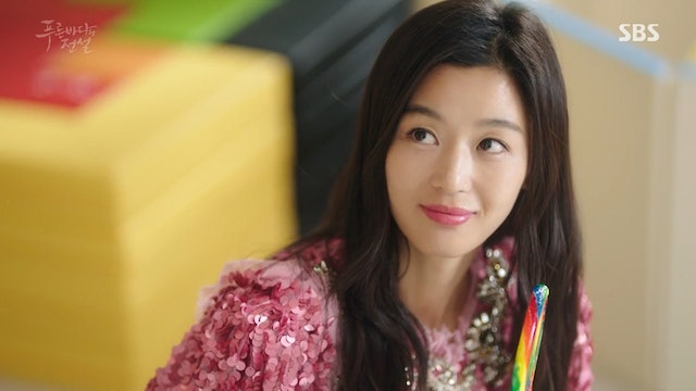 全智賢曾透露自己屬敏感肌膚,洗臉時不宜讓洗面乳、卸妝油在臉上停留得太久