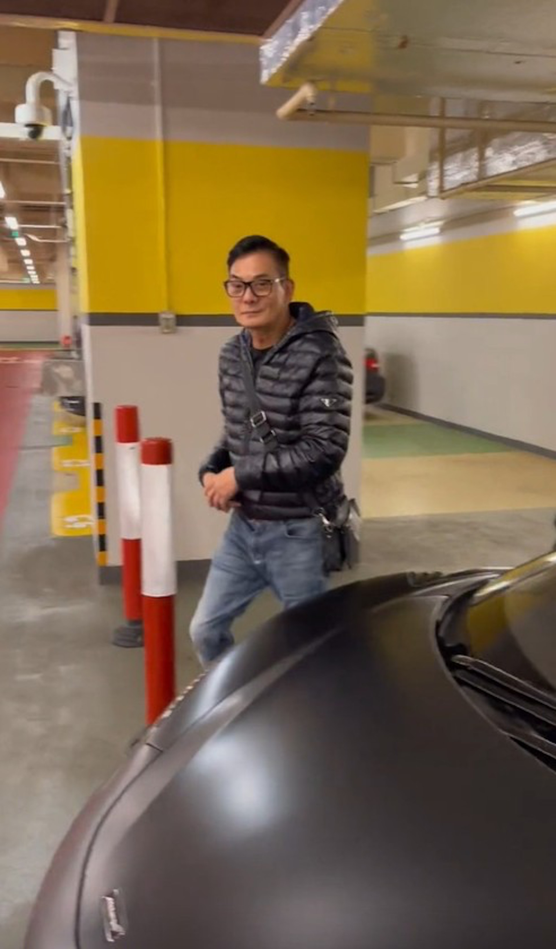 眼利網民發現李國麟所揸的是McLaren 675LT跑車,價值約500萬。