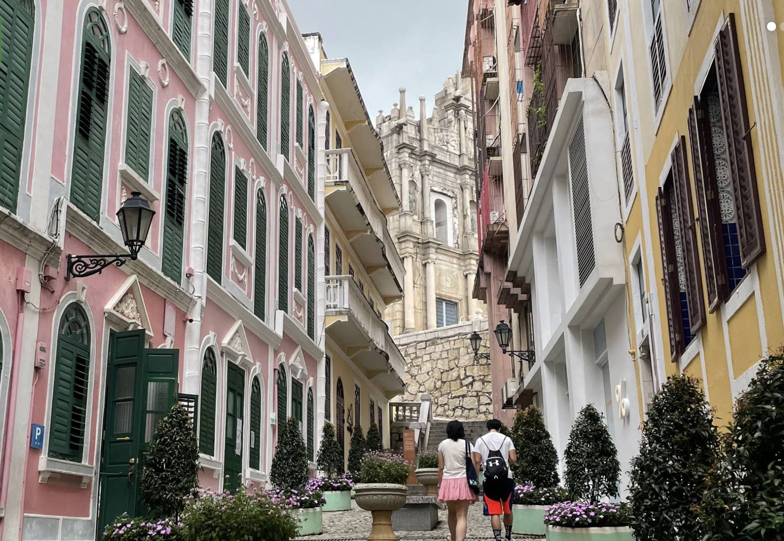 戀愛巷位於大三巴旁,全長約50米。