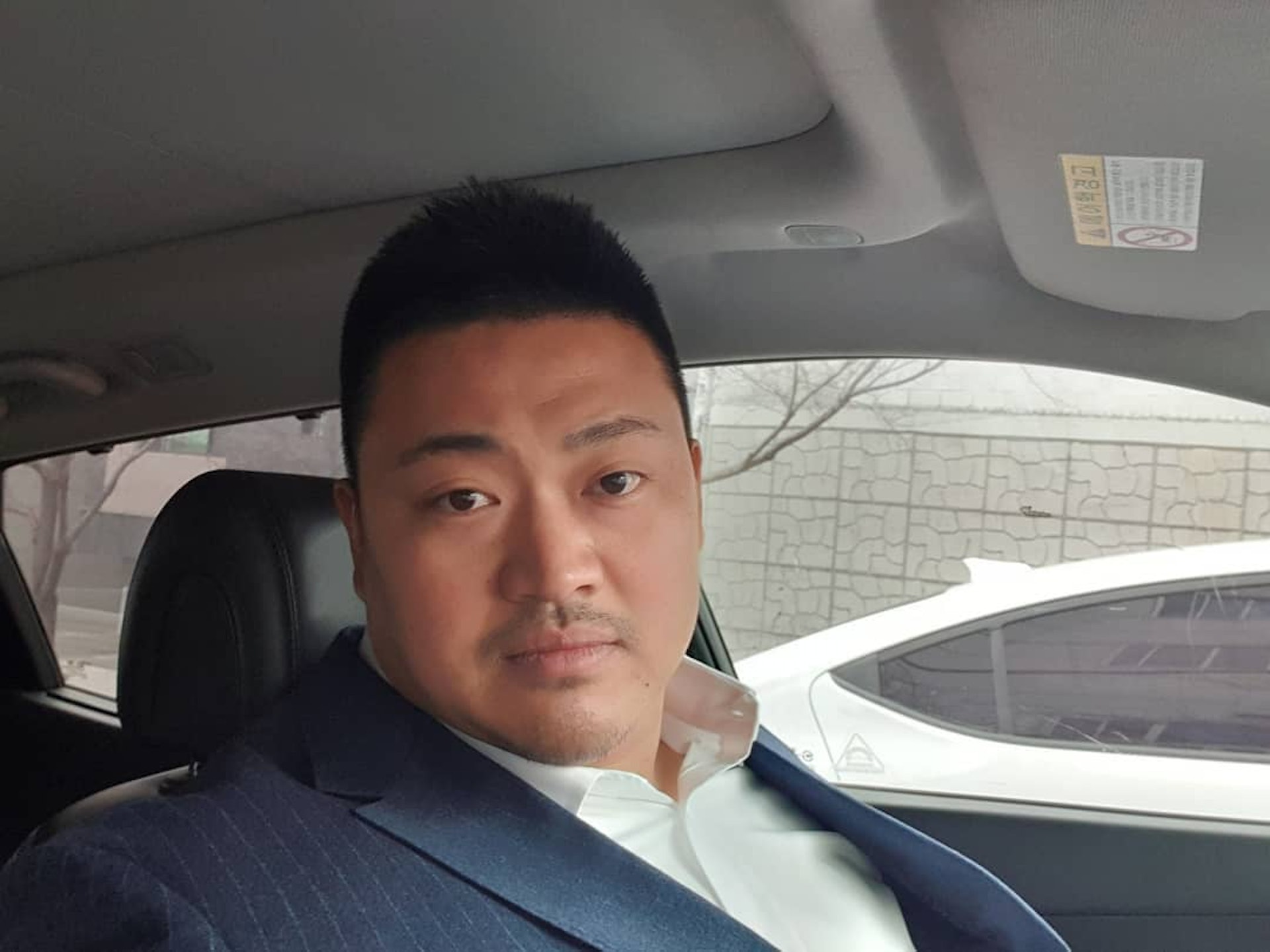 趙真亨並非運動員或健康教練等出身,而是任職汽車經紀。
