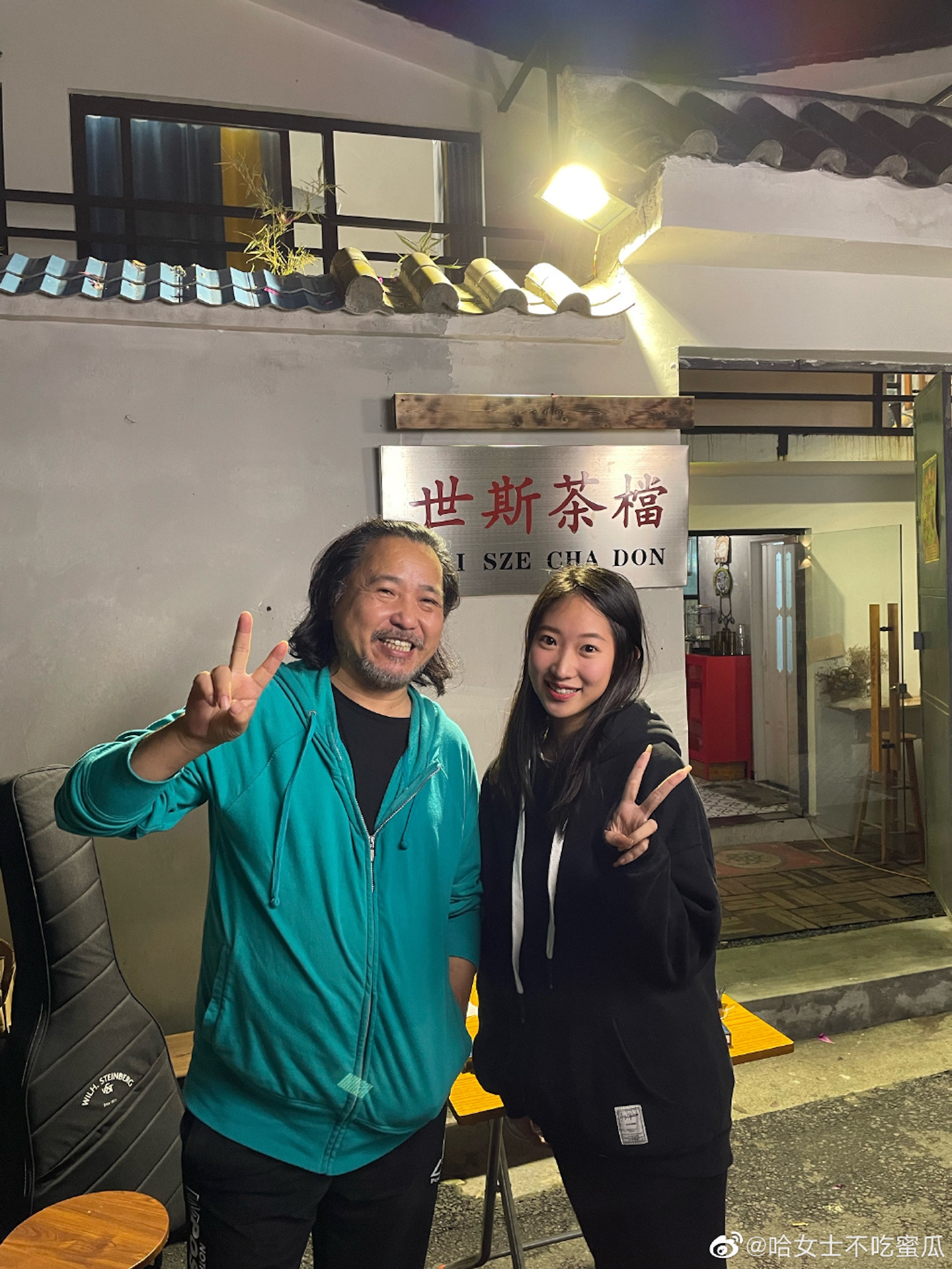 古明華對粉絲要求合照有求必應，相當親民。