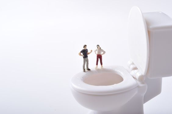 排便是肌肉反射的動作之一，人體中樞神經參與其中。