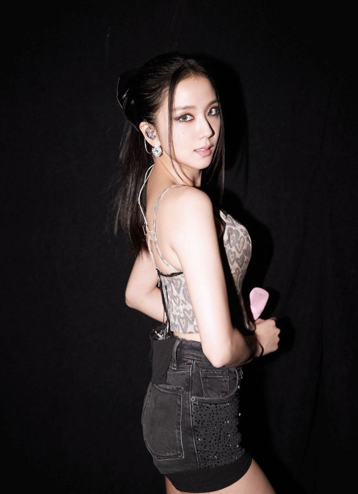 龍鬚瀏海讓臉變小，五官更突出。