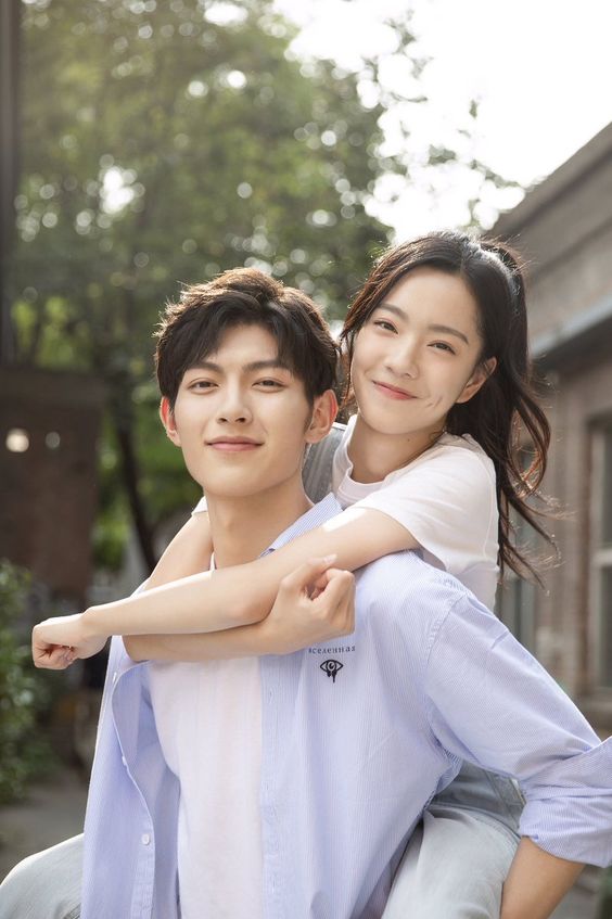 愛情中「浪漫感」是必不可少的,你們雖始於朋友,但更重要的是你們是戀人!