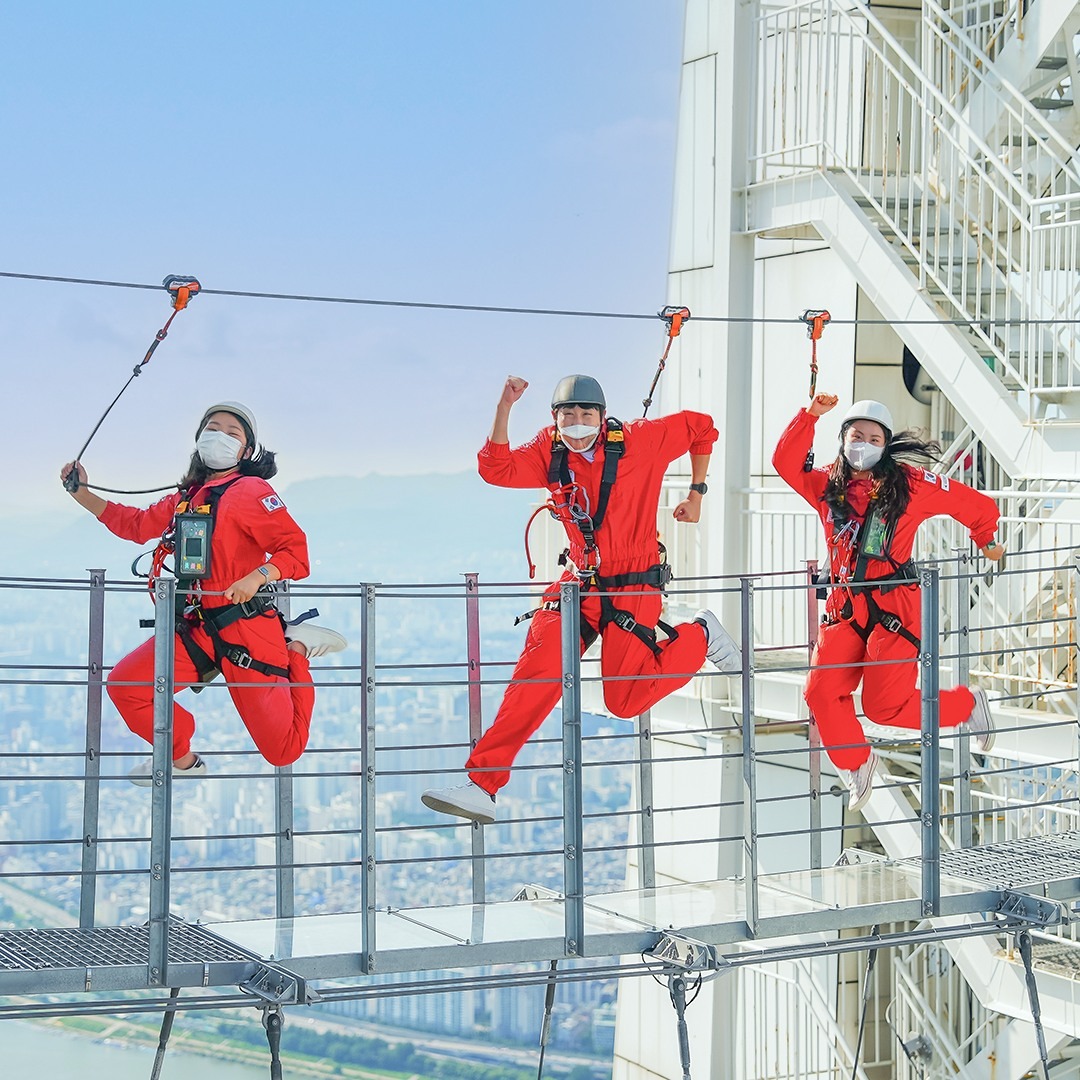 上年4月更推出Sky Bridge,讓人體驗跨越541公尺高的天空橋。