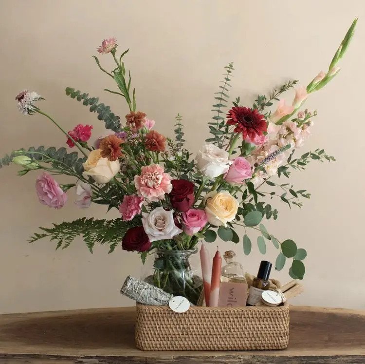 The Floristry今年以Bohemian Flame為主題,推出多款色彩鮮艷、層次分明的情人節花束。