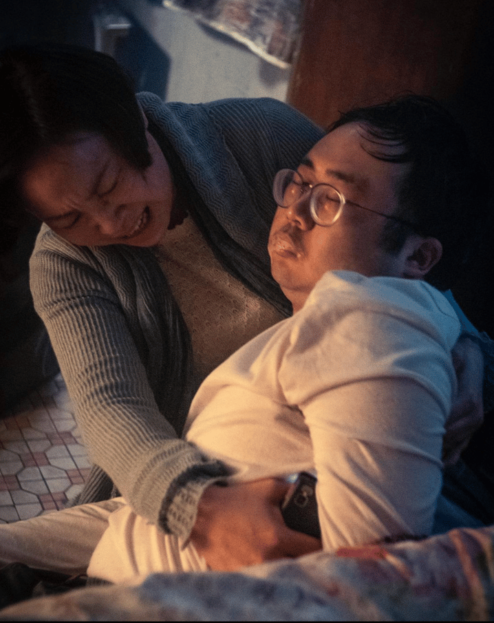 蝦頭於《正義迴廊》中飾演唐文奇姐姐,與弟弟感情相當之好的她並不相信弟弟會犯案,並用盡一切方法幫他脫罪。