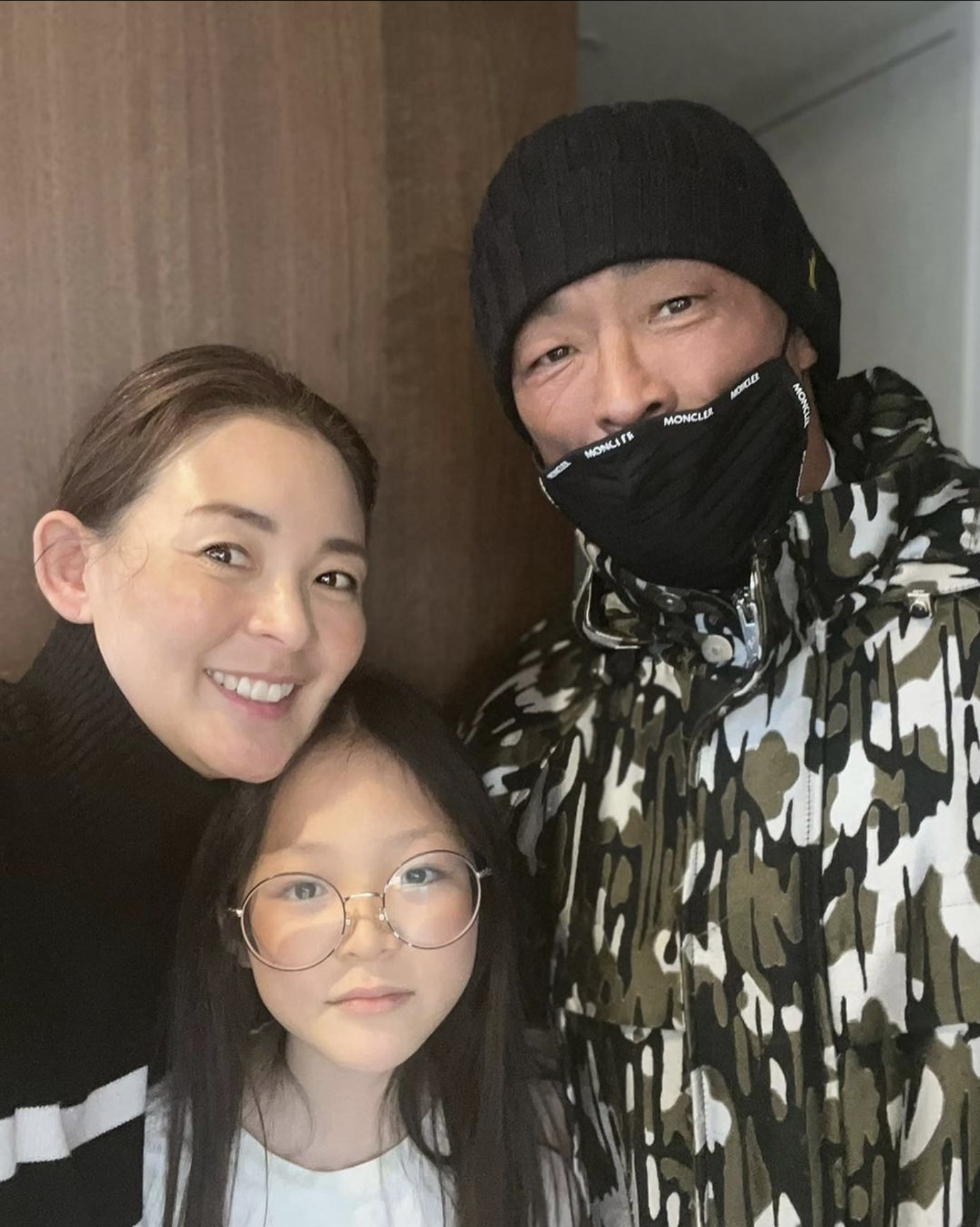 秋成勳和老婆矢野志保也一直非常恩愛。