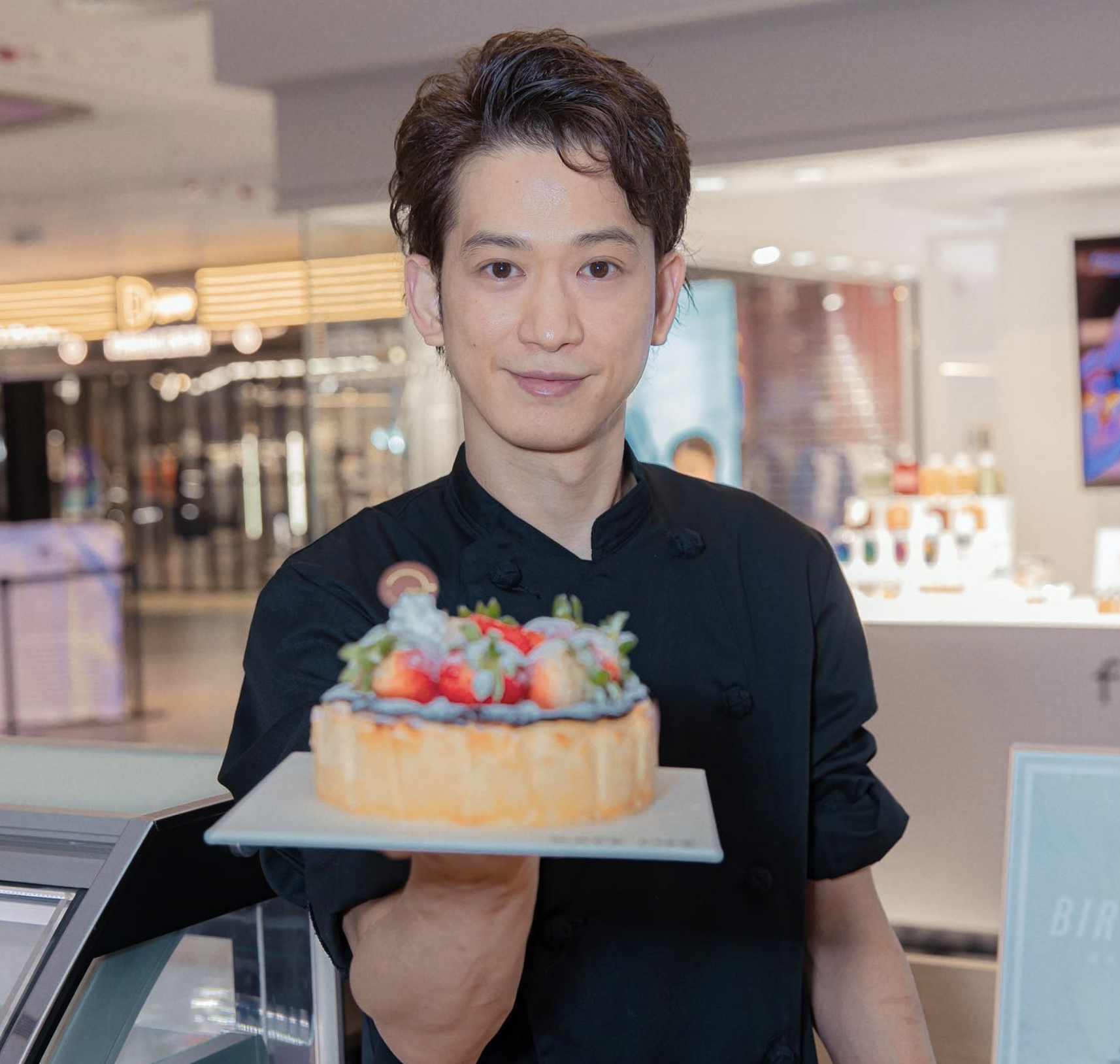 據悉男方是日籍甜品大師松岡哲也