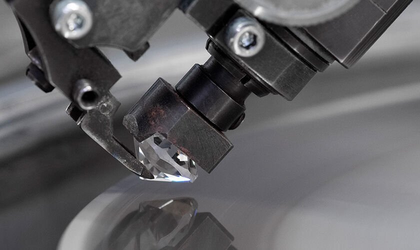 切割鑽石不單具備最佳比例和修飾,帶來完美光彩和折射度