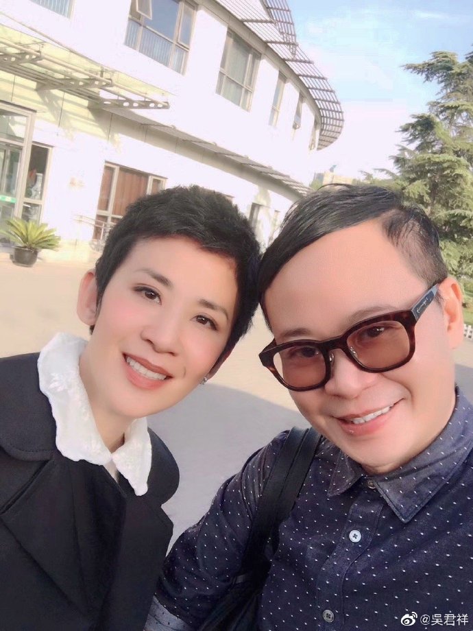 吳君如與吳君祥合照。