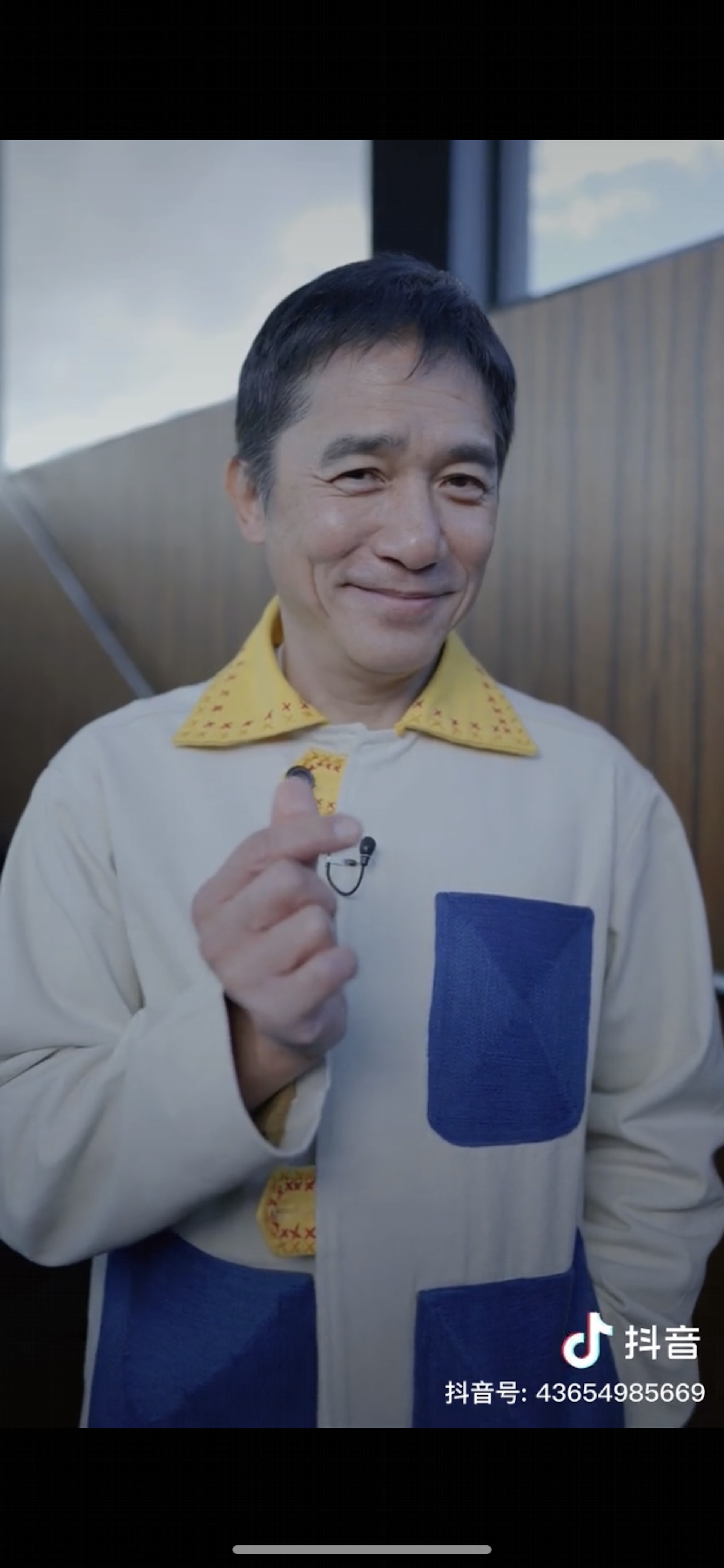 梁朝偉第3招：比心！