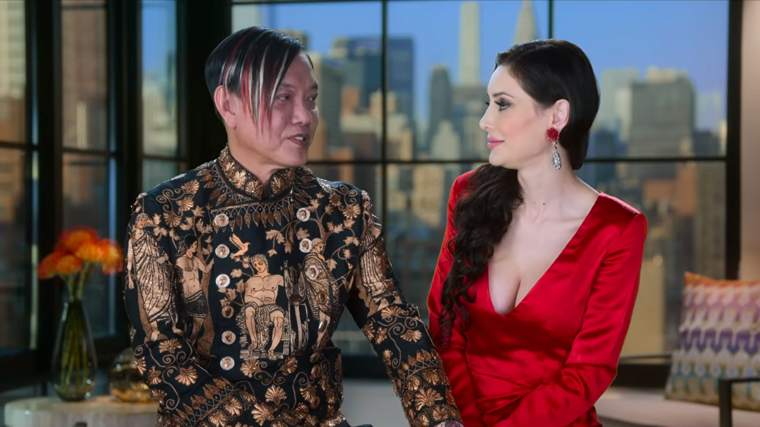 他在節目中訴說自己於香港時裝騷結識了修讀法律及兼職模特兒的Deborah,並一見鍾情展開追求。