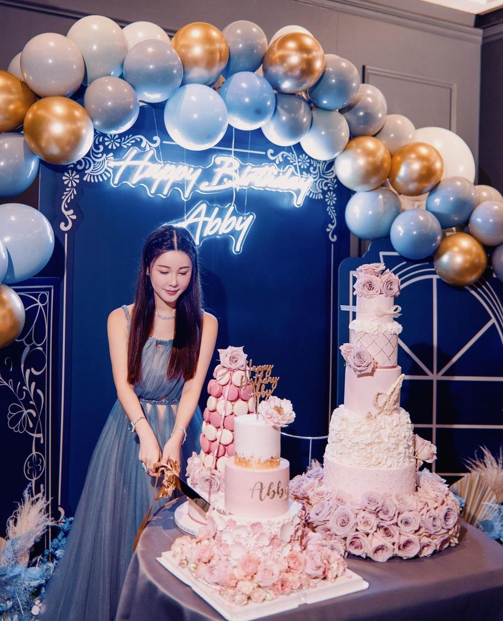 蔡天鳳慶祝28歲生日。