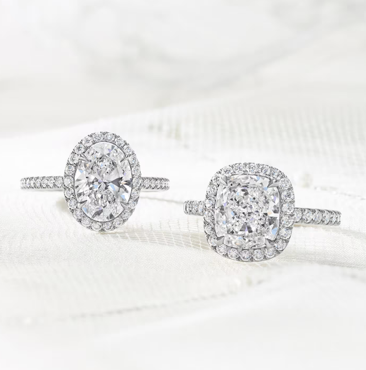 有「鑽石之王」之稱的Harry Winston,僅挑選無色等級(D、E和F色度)和幾近無瑕的淨度等級(由FL至VS2)的稀有鑽石