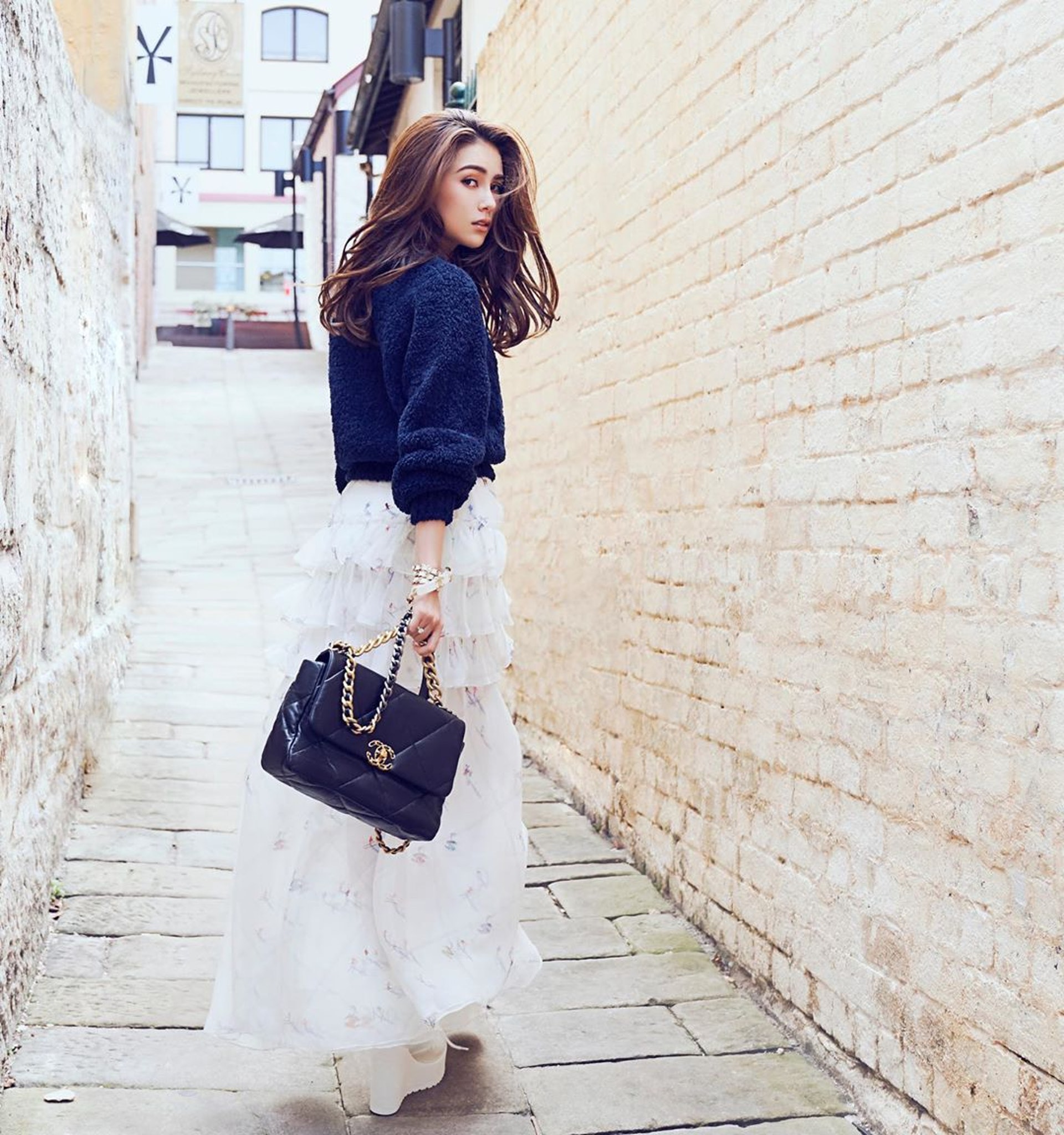 雖然近年來Chanel頻頻加價,但依然無阻女士們購買。