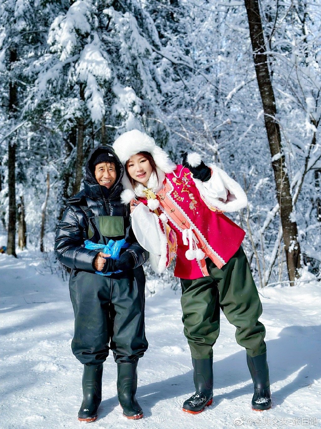 張白鴿帶著爸爸環遊中國。