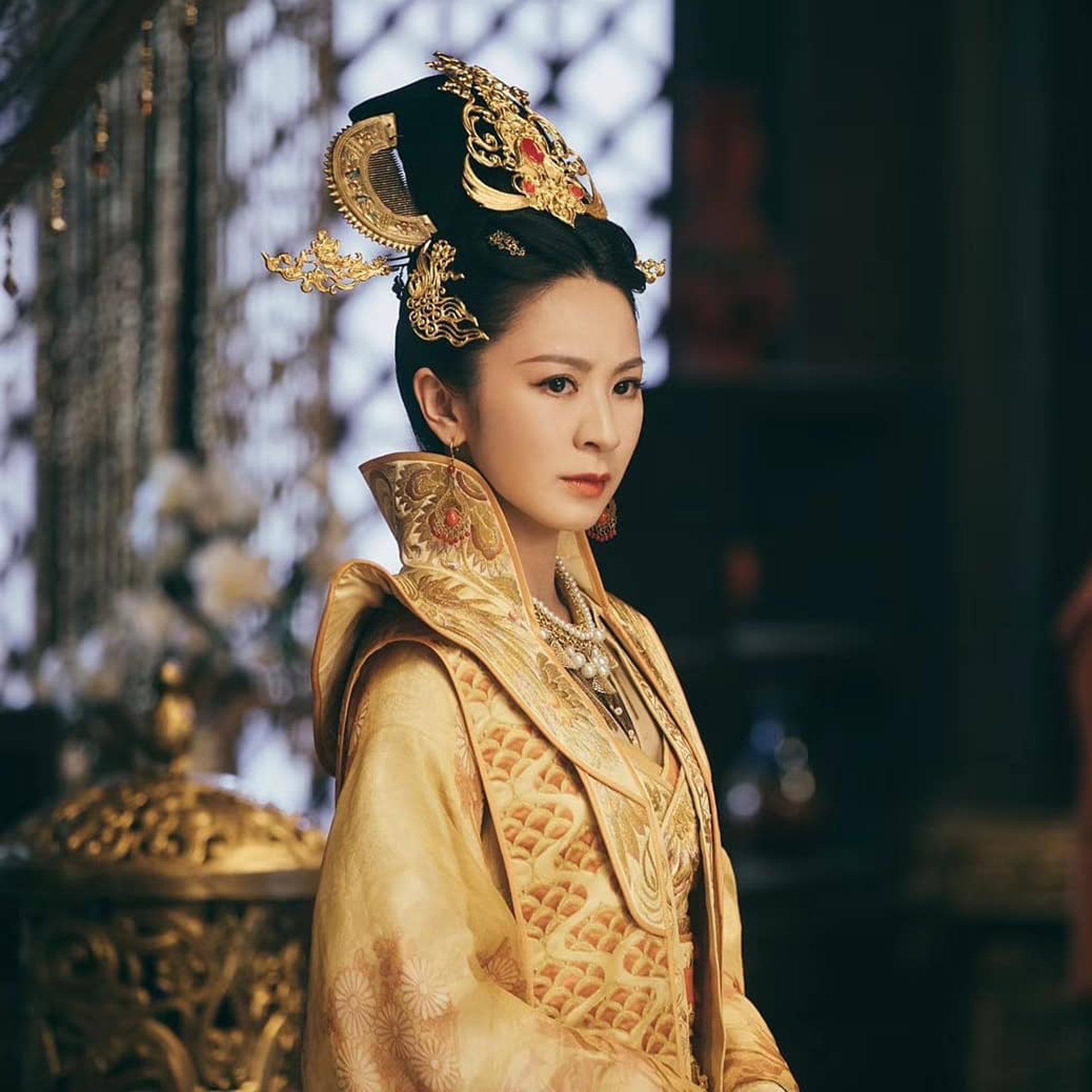 最為人熟悉是古裝劇《九流霸主》中「德妃」一角。