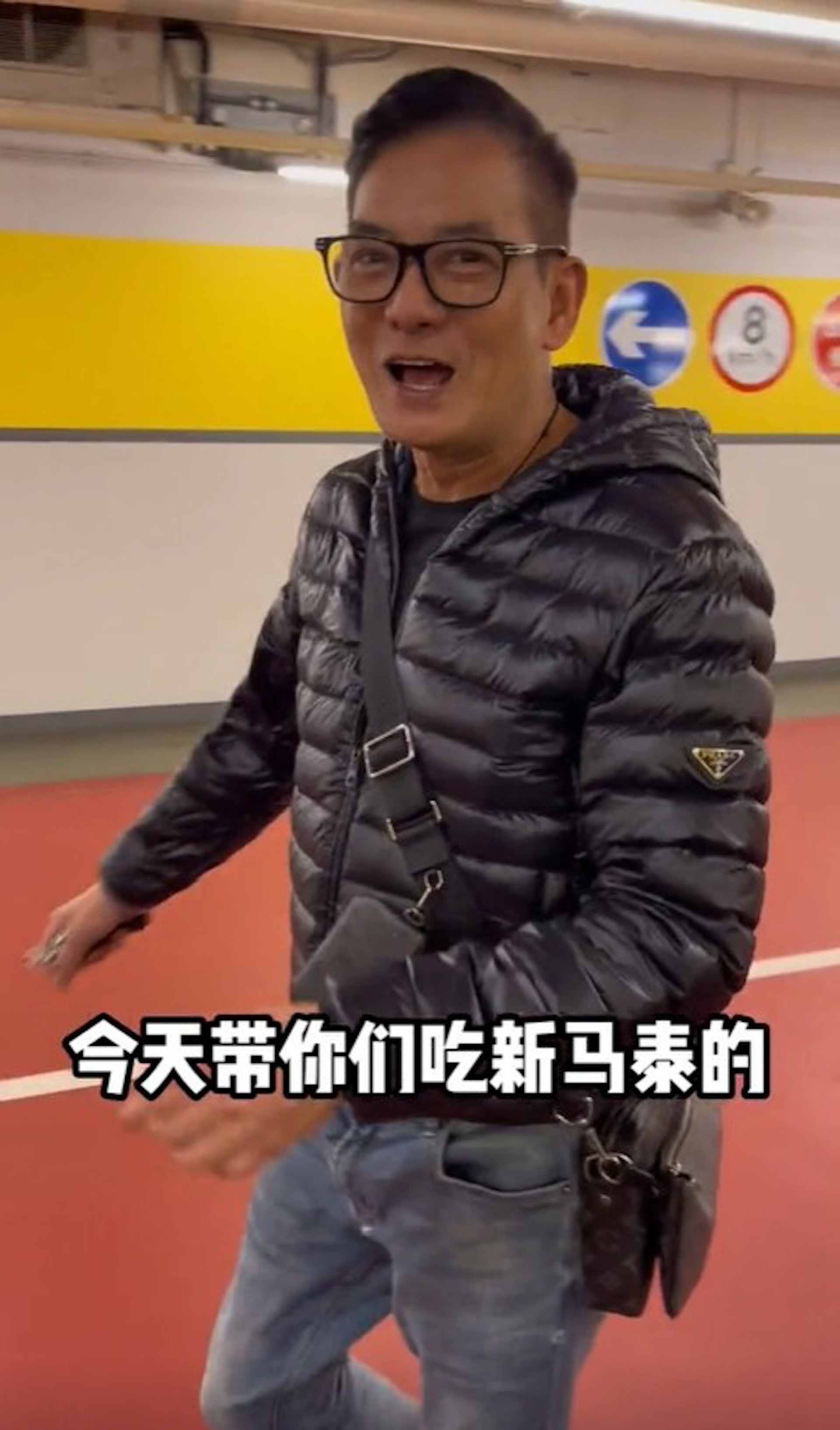 李國麟化身導遊向大家介紹美食。